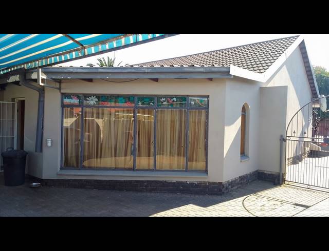 3 BEDROOM HOUSE FOR SALE IN VANDERBIJLPARK SE 6